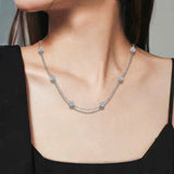 Back view of cross-link chain texture and smooth white gold finish