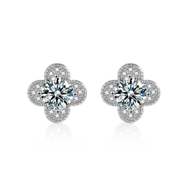 Boucles d'oreilles à tige en argent sterling avec trèfle et moissanite S925