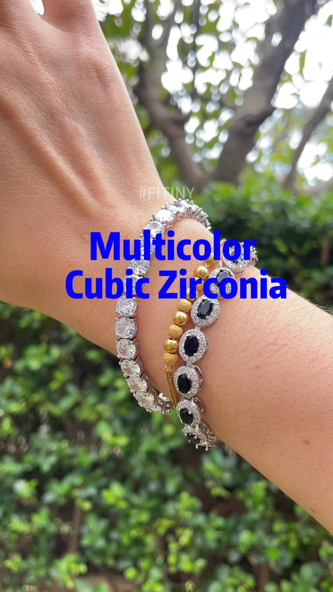 Pulsera de cadena halo multicolor de CZ sobre la mano
