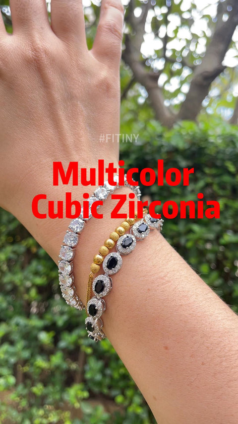 Pulsera de cadena halo multicolor de CZ sobre la muñeca