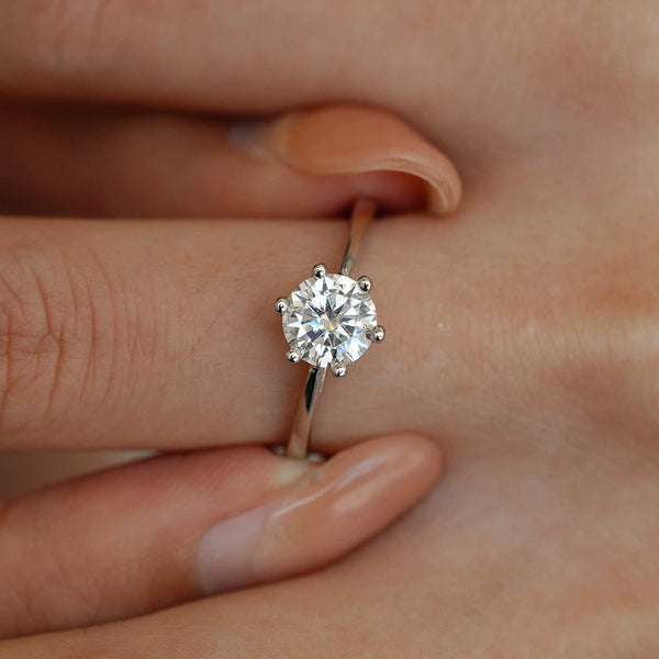 Timeless Brilliance: Why the Classic 6-Prong Moissanite Ring is the Perfect Gift