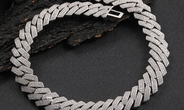 Guide des tailles des boucles d’oreilles clous en moissanite : diamètre et confort