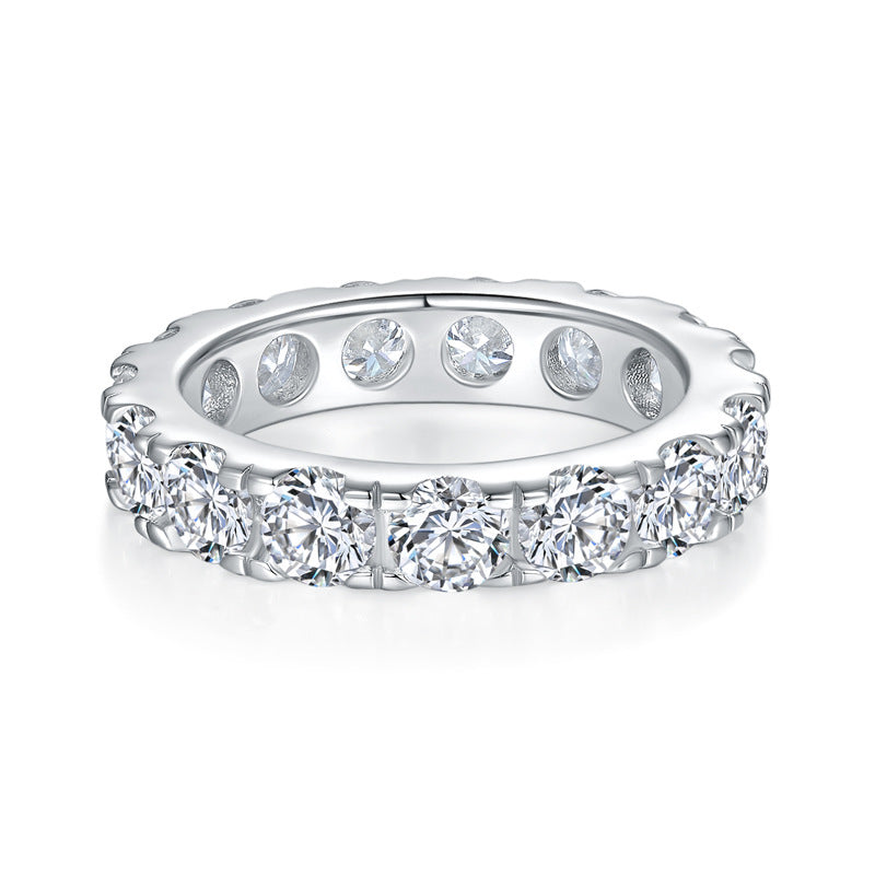 Side profile showing continuous circle of 4mm round moissanite stones