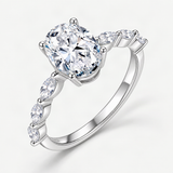 Elegant Oval D-Color VVS1 Moissanite Engagement Ring with Four-Prong Setting – close-up of the setting and stone [FITINY]