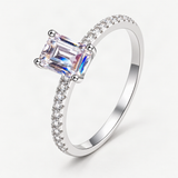 S925 Emerald Cut Moissanite Engagement Ring – close-up of the setting and stone [FITINY]