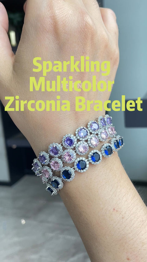 Pulsera de cadena de halo de CZ multicolor en la mano