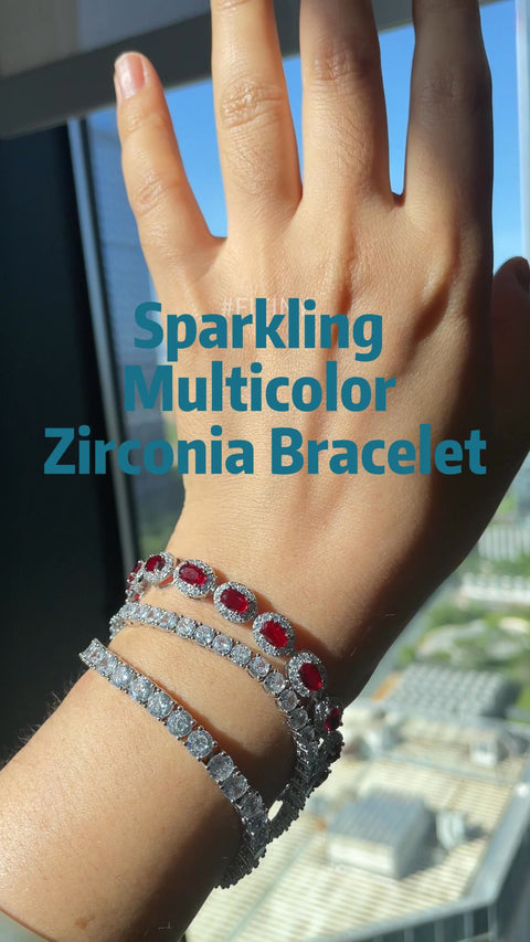 Bracelets tennis en CZ rouge et transparent superposés à la main